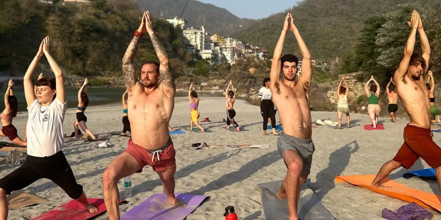 yoga in rishikesh by spanish language.