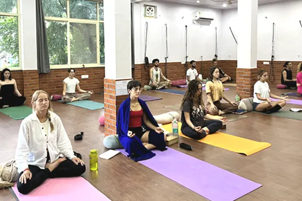 200-hr-yoga-teacher-training-rishikesh (1)